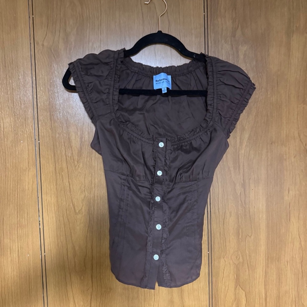 Reformation Alabama Top
Reformation x Devon Lee Carlson
$168
Chocolate Cake - Picture 3 of 5